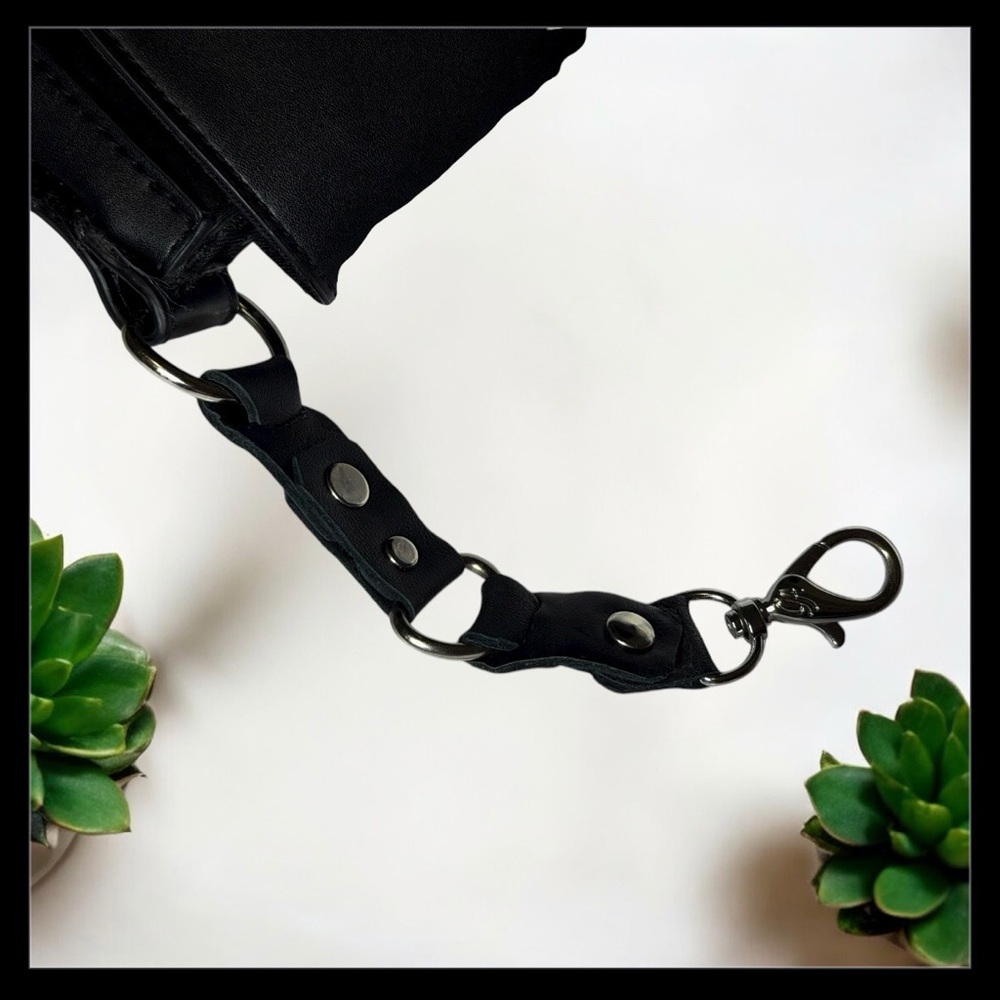 Grace Adele clasps - Black Bag w A New Day vibes ready for favorite strap to add - Picture 9 of 11